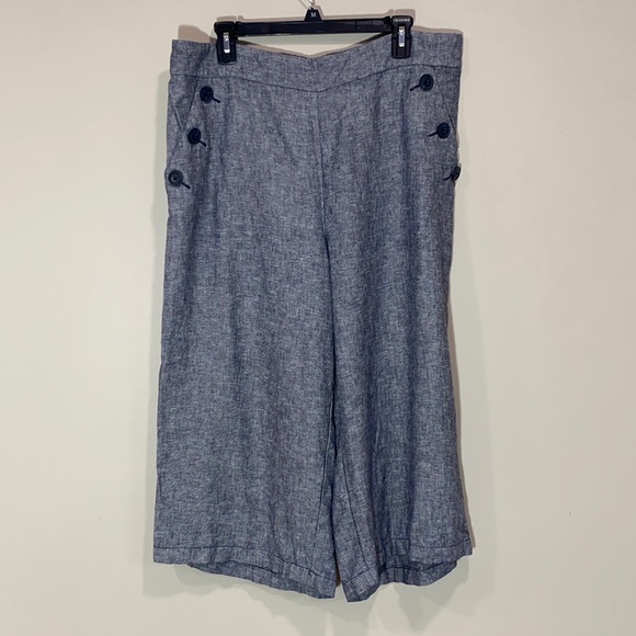 Lane Bryant Pants - Plus Size Gray Casual Capris By Lane Bryant. Size 16